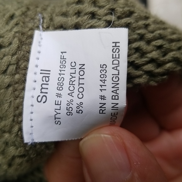 Pullover V-Neck Sweater - Picture 10 of 11